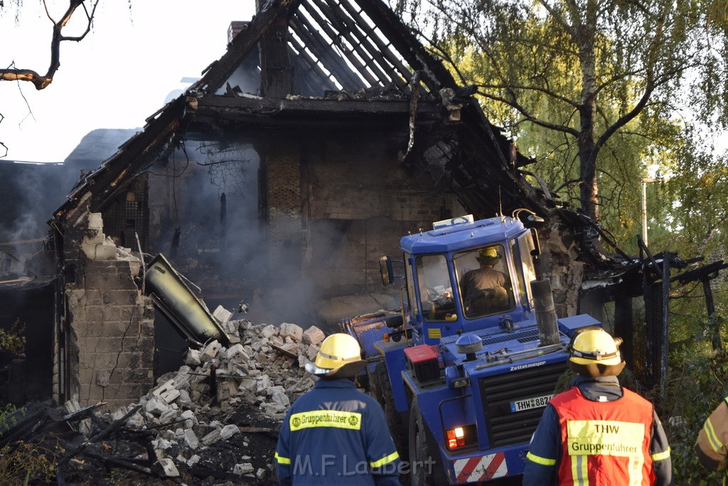 Grossfeuer Einfamilienhaus Siegburg Muehlengrabenstr P0994.JPG - Miklos Laubert